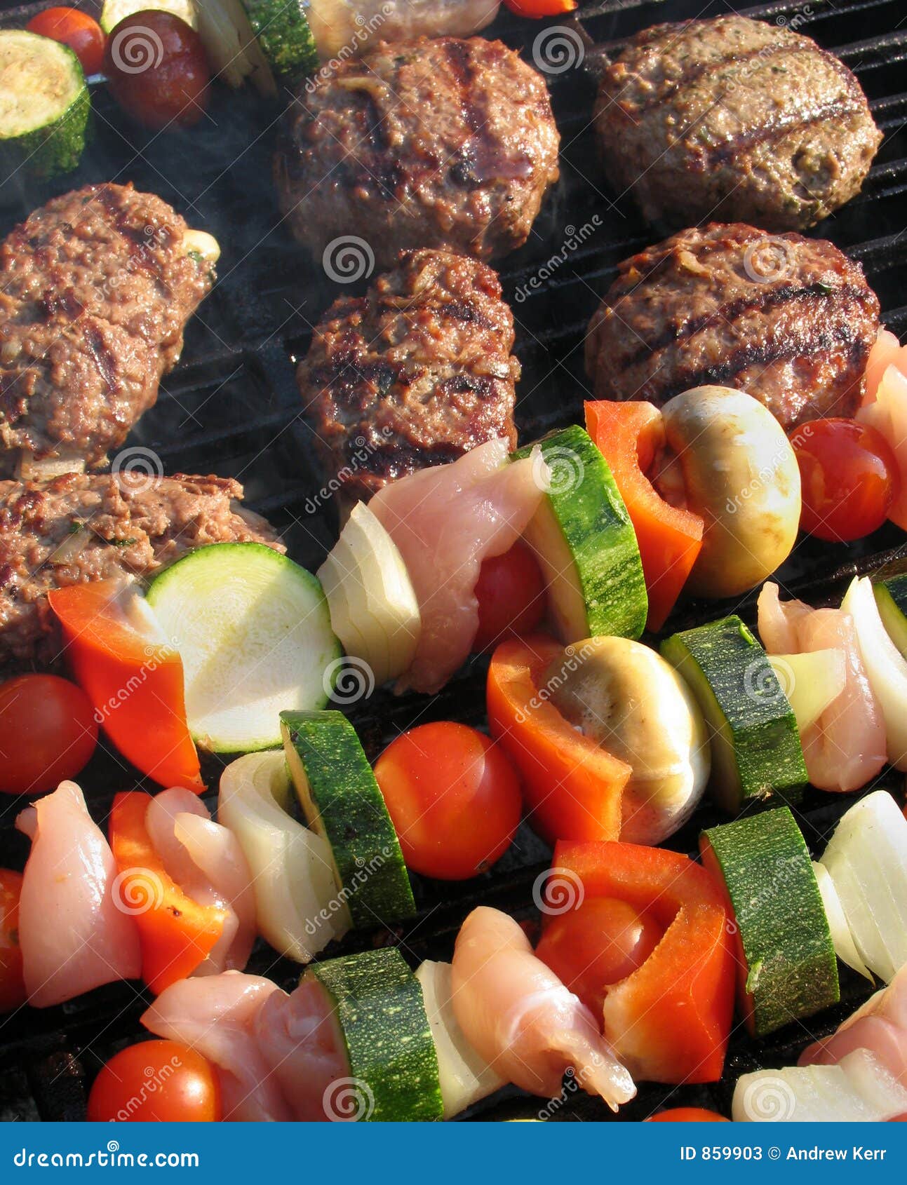 Het Koken Van Het Voedsel Op Een Barbecue Stock Afbeelding Image of