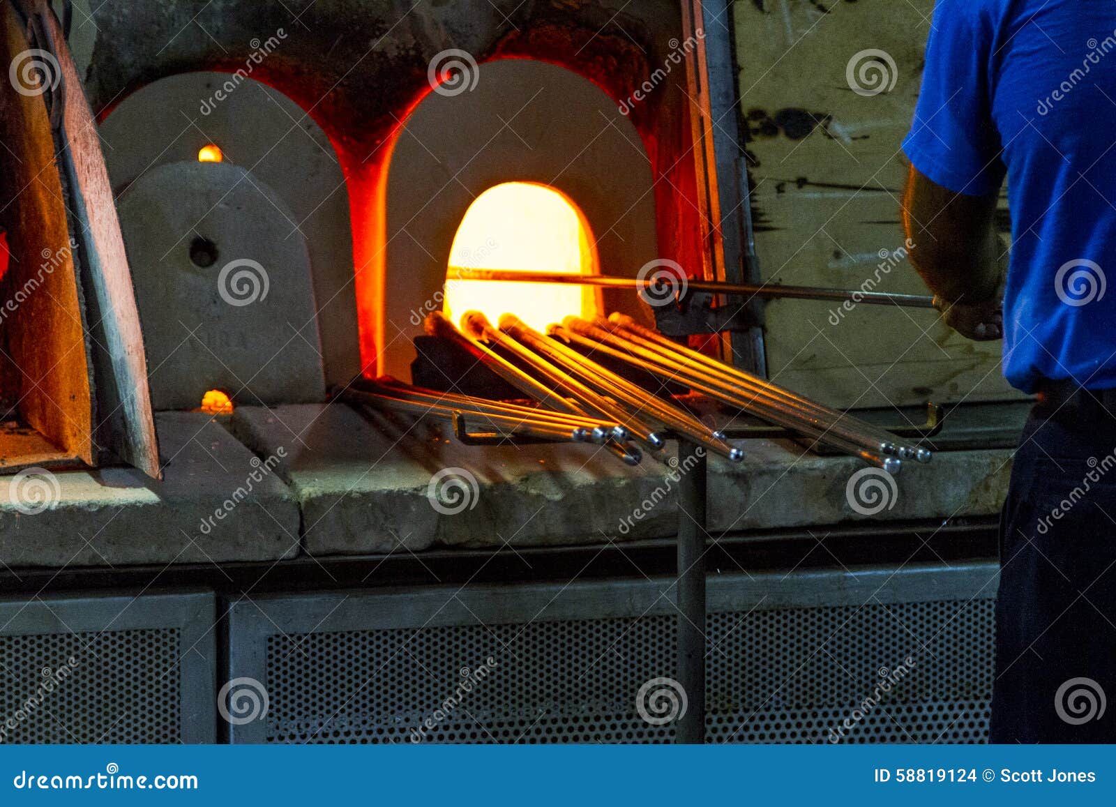 Goede Het maken van Glas stock foto. Afbeelding bestaande uit making OR-35