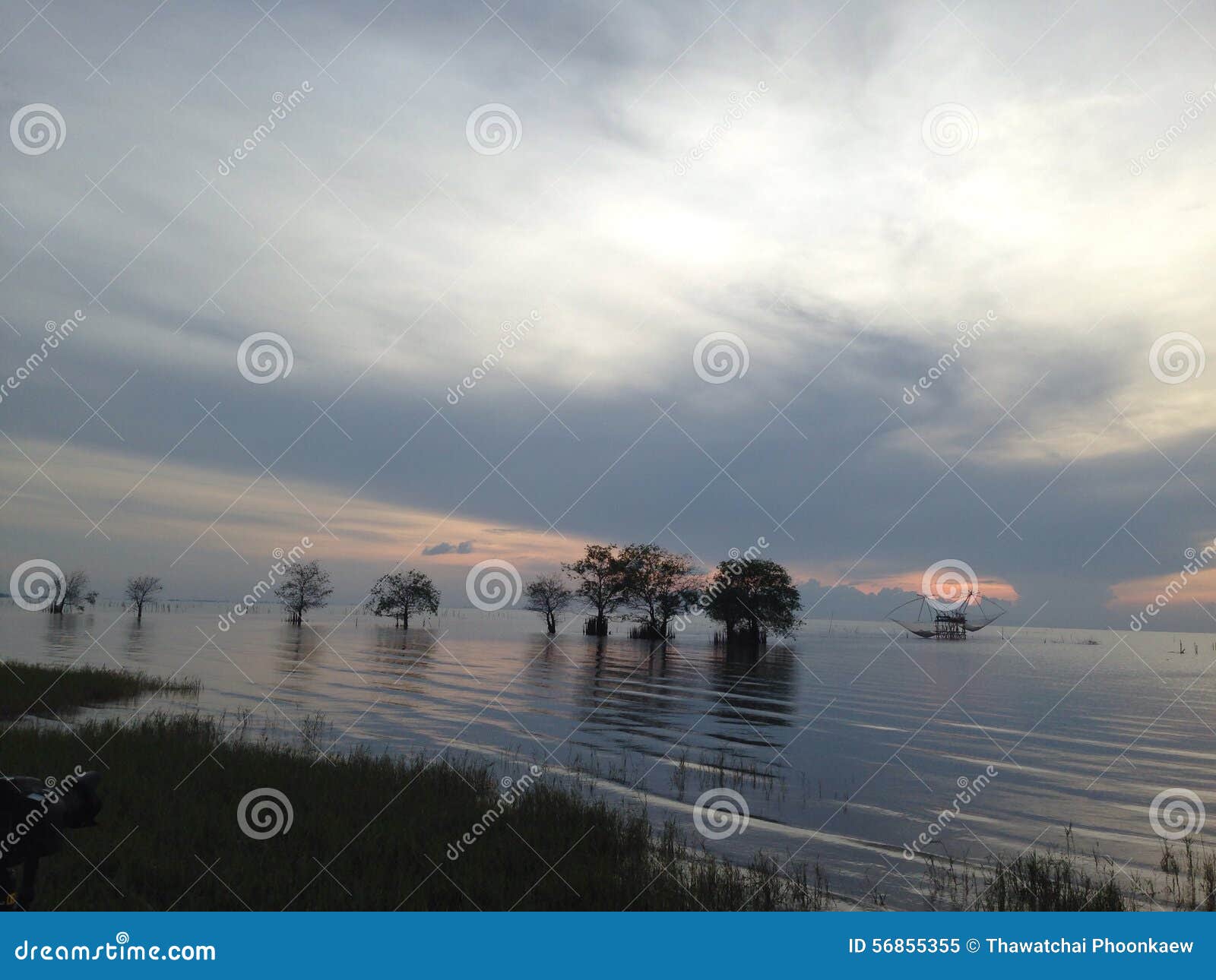 Het meer van de ochtend. Ochtend vóór het meer van zonsopgangsongkhla