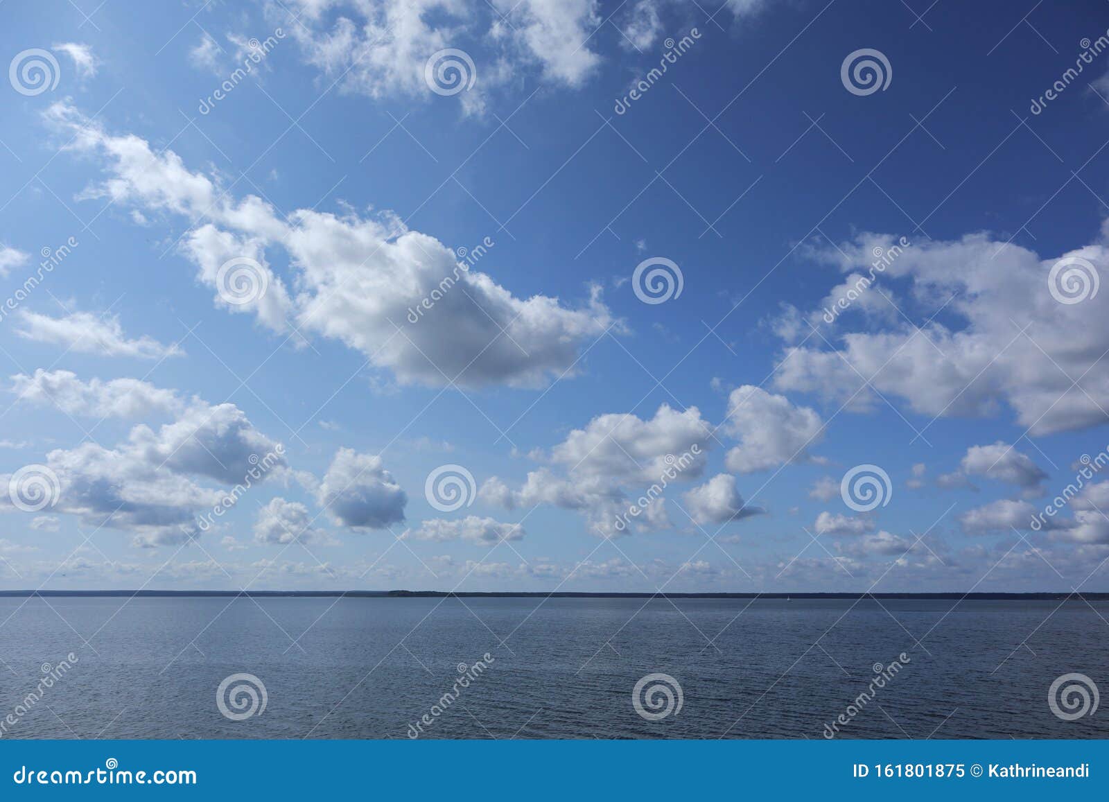 Het Mooie Wit-Russische Skyscape Op Het Grote Meer in Het Nationale ...