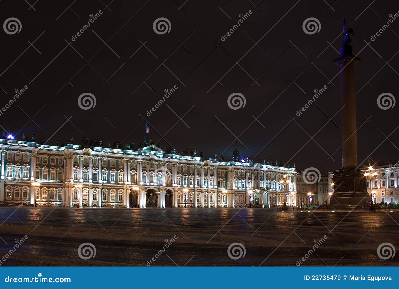 Het Paleis en Alexander Column, Rusland van de winter. Het Paleis en Alexander Column van de winter op het Vierkant van het Paleis in St. Petersburg, Rusland