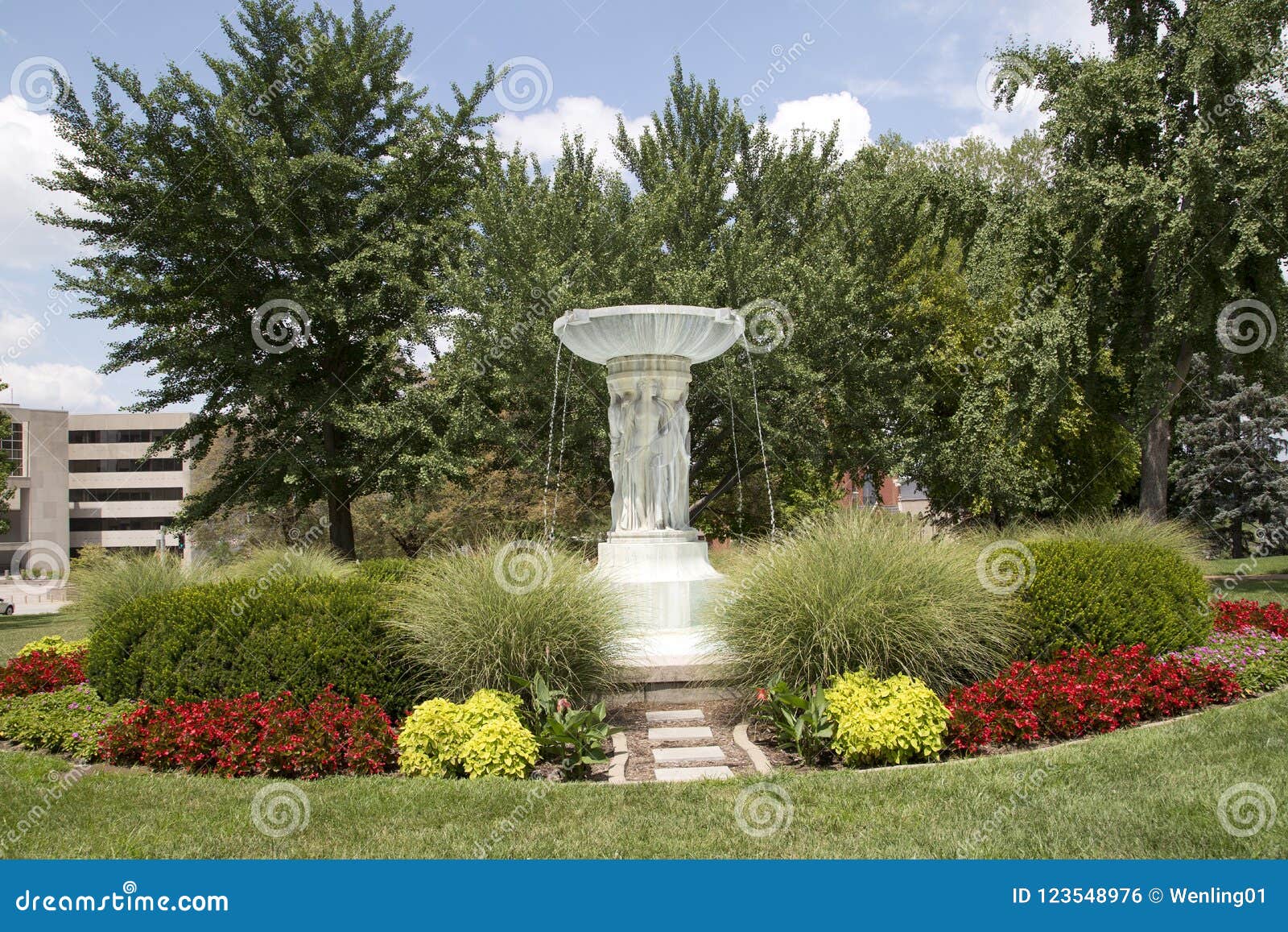 Het parkmening van Nice rond het Capitool Jefferson MO van de Staat van Missouri. Het park van Nice rond de capitolbouw van de Staat van Missouri, Jefferson city-MO de V.S.