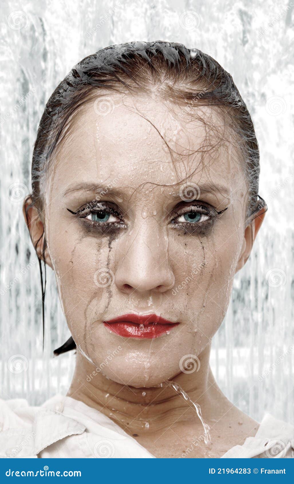 Het Portret Van De Vrouw Onder Douche Stock Afbeelding Image of