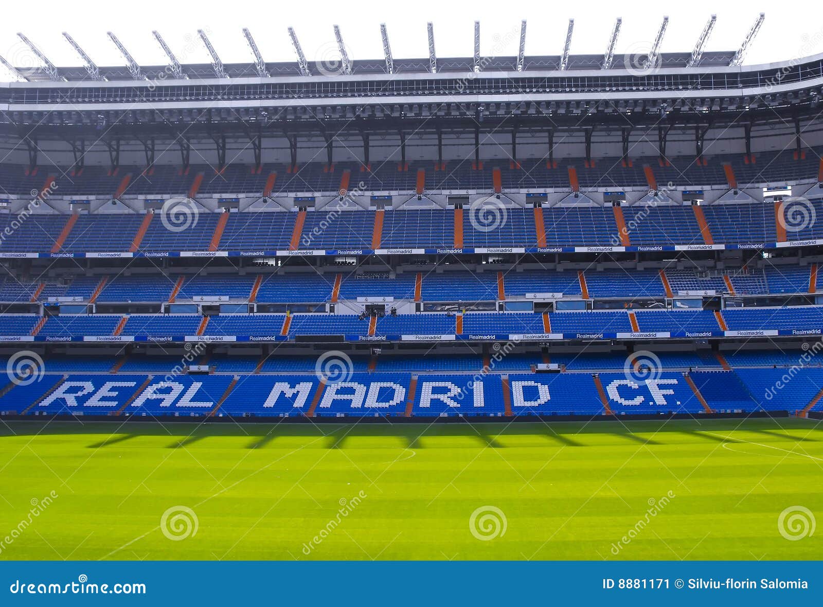 Het Stadion Van Santiago Bernabeu Redactionele Foto Afbeelding