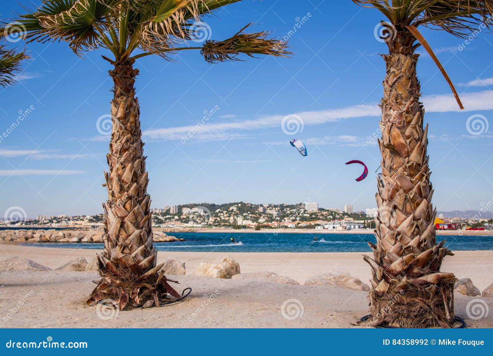 Het strand van Marseille stock foto. Image of ontspanning - 84358992