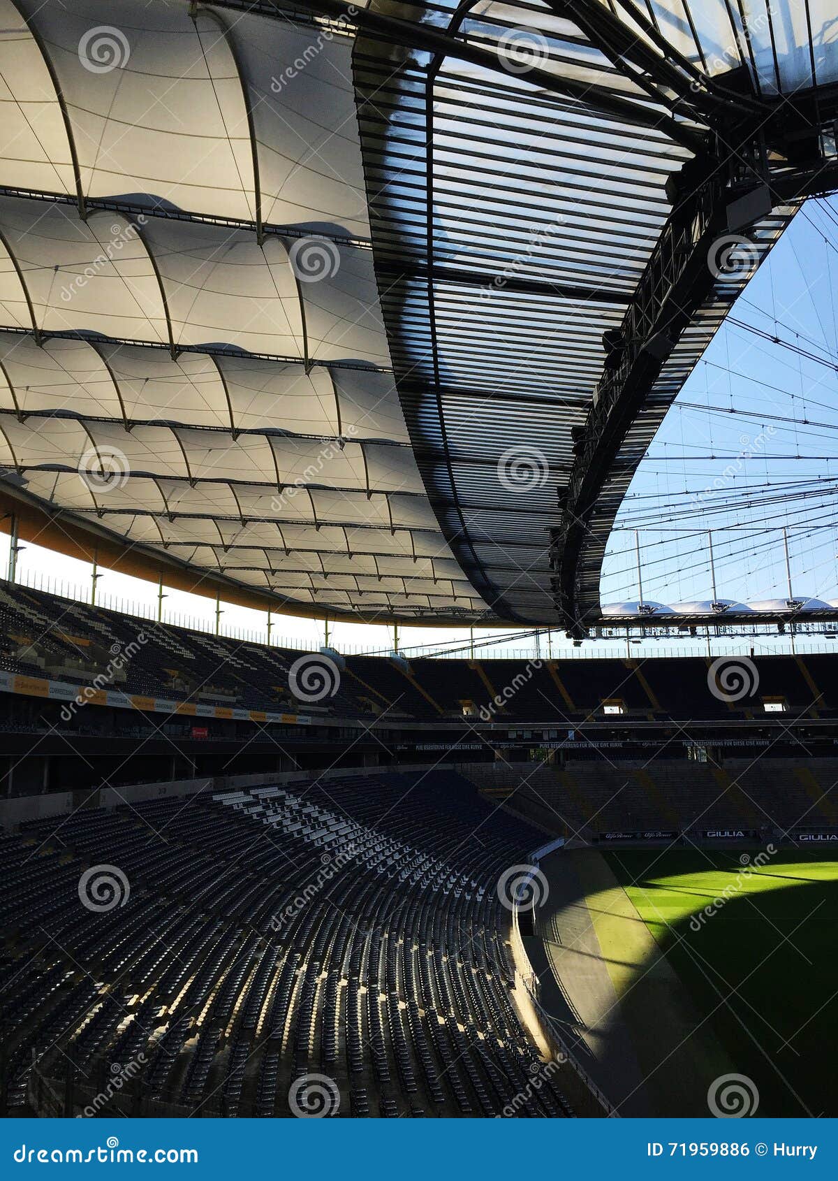 Het Voetbalstadion Van Frankfurt - De Arena Van Commerzbank ...