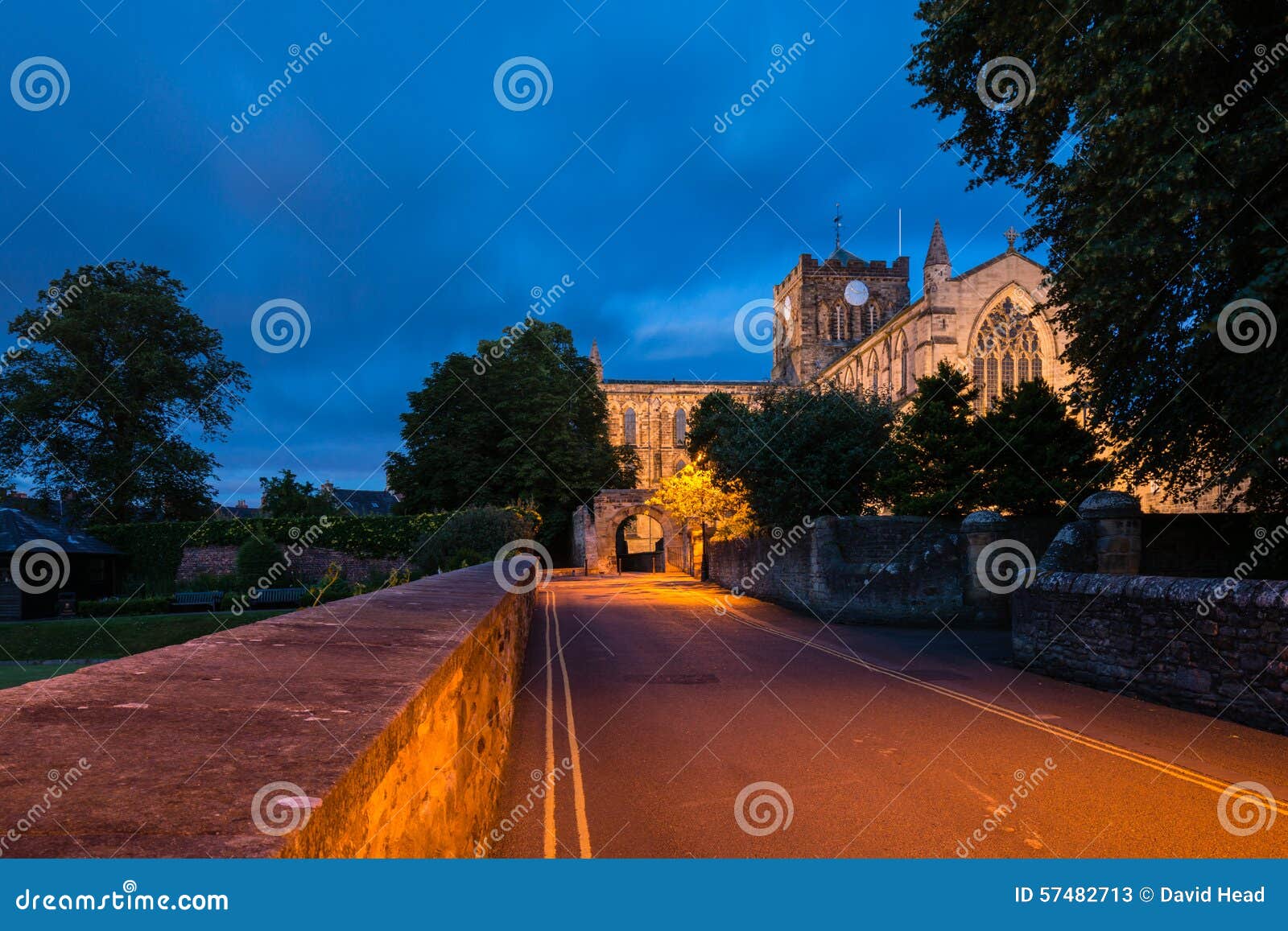 hexham abbey at night