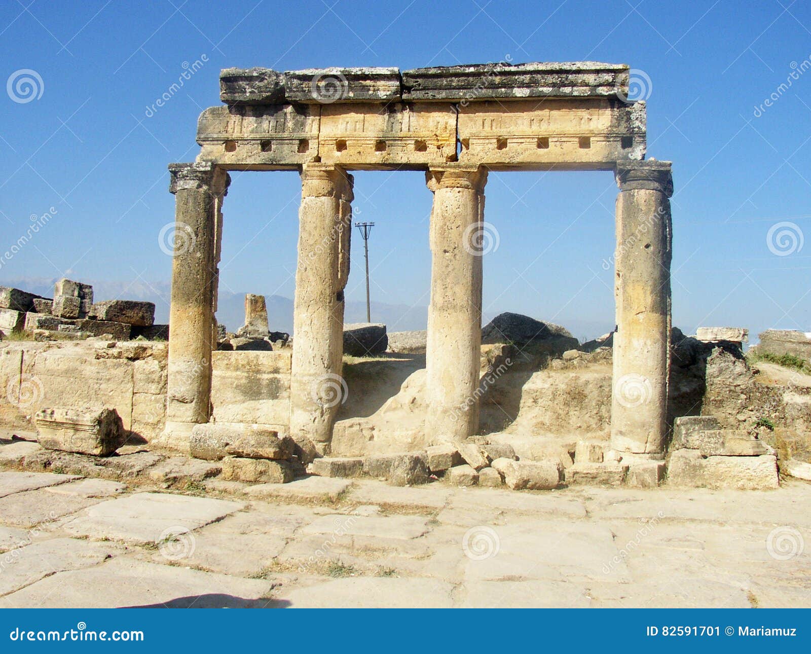 turkey: hierapolis aka pamukkale -gate to the hell