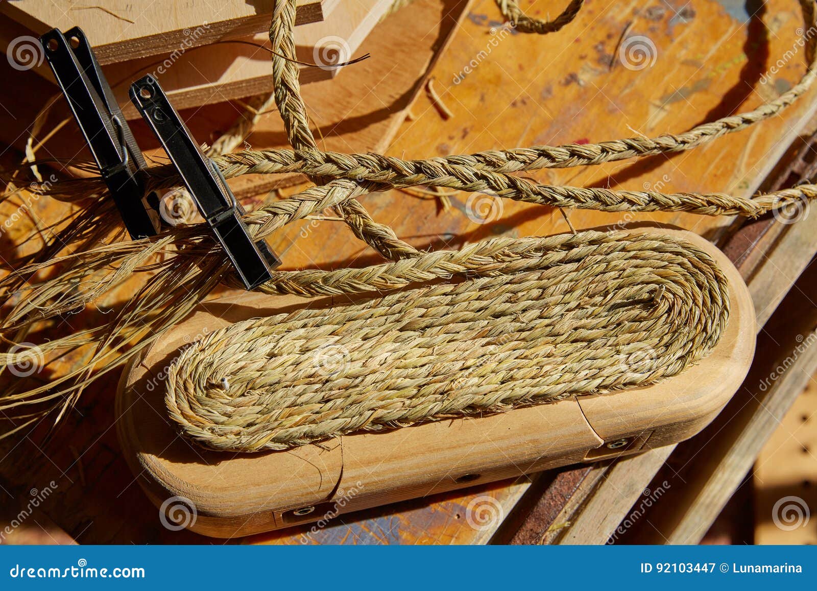 Hierba de esparto del halfah usada para la cestería de los artes. Hierba de esparto del halfah usada para los artes como cestería y alpargatas de los cordones