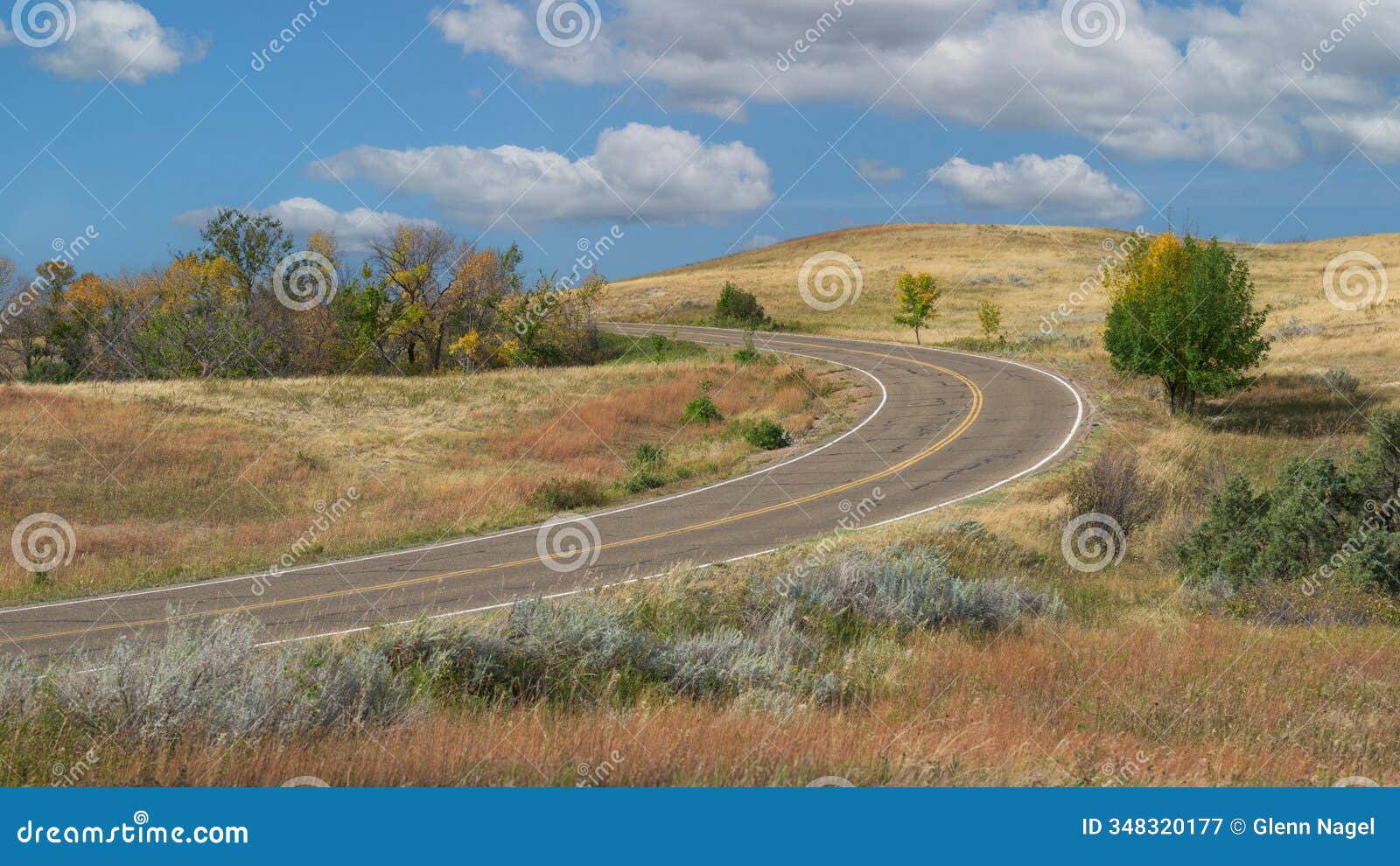 scenic high plains road in theodore roosevelt national park