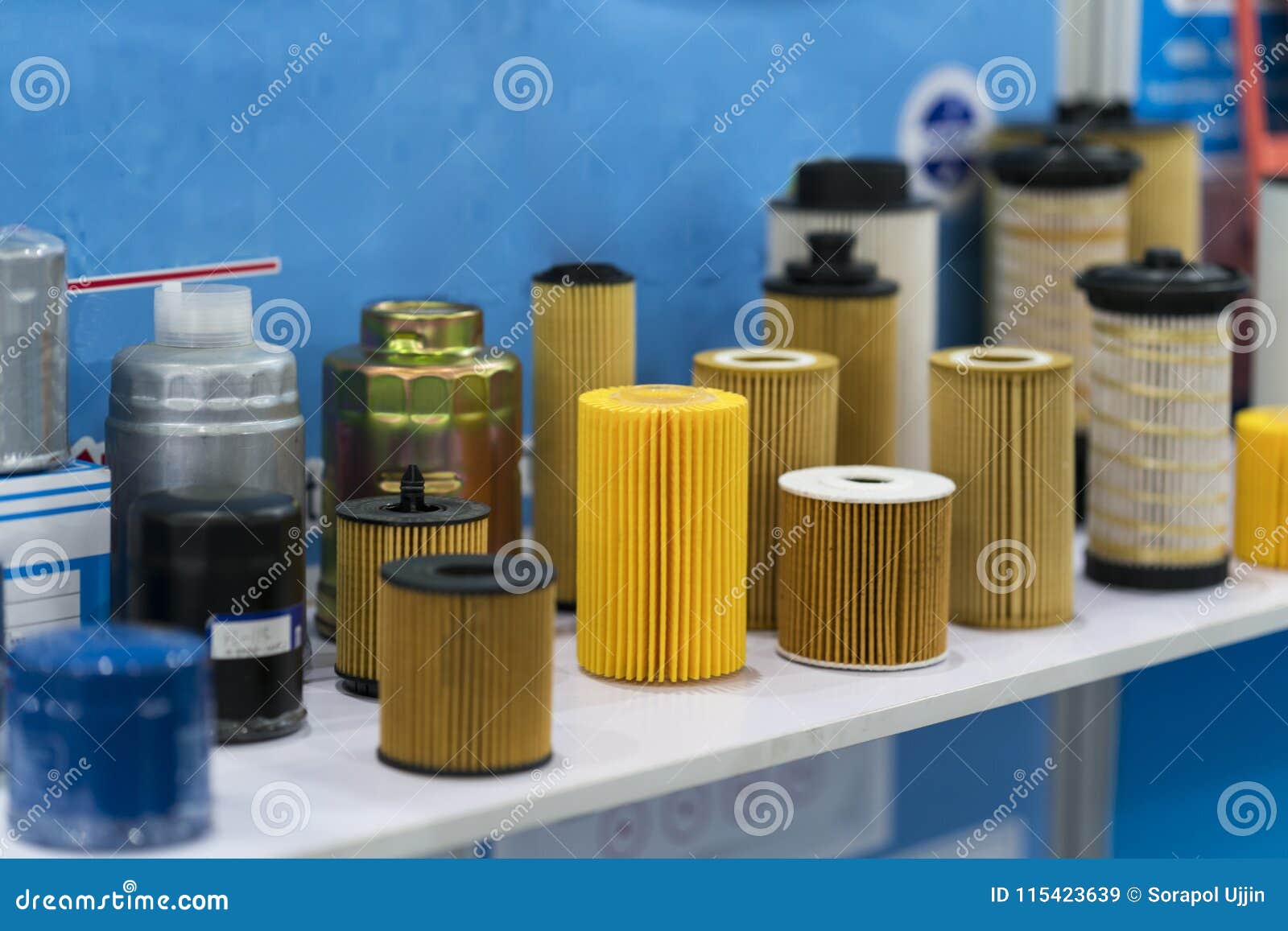 Фильтр топливный масляный воздушный. Масляные фильтры отработанные. Фильтры автомобильные. Утилизация фильтров. Емкость для отработанных фильтров масляных.