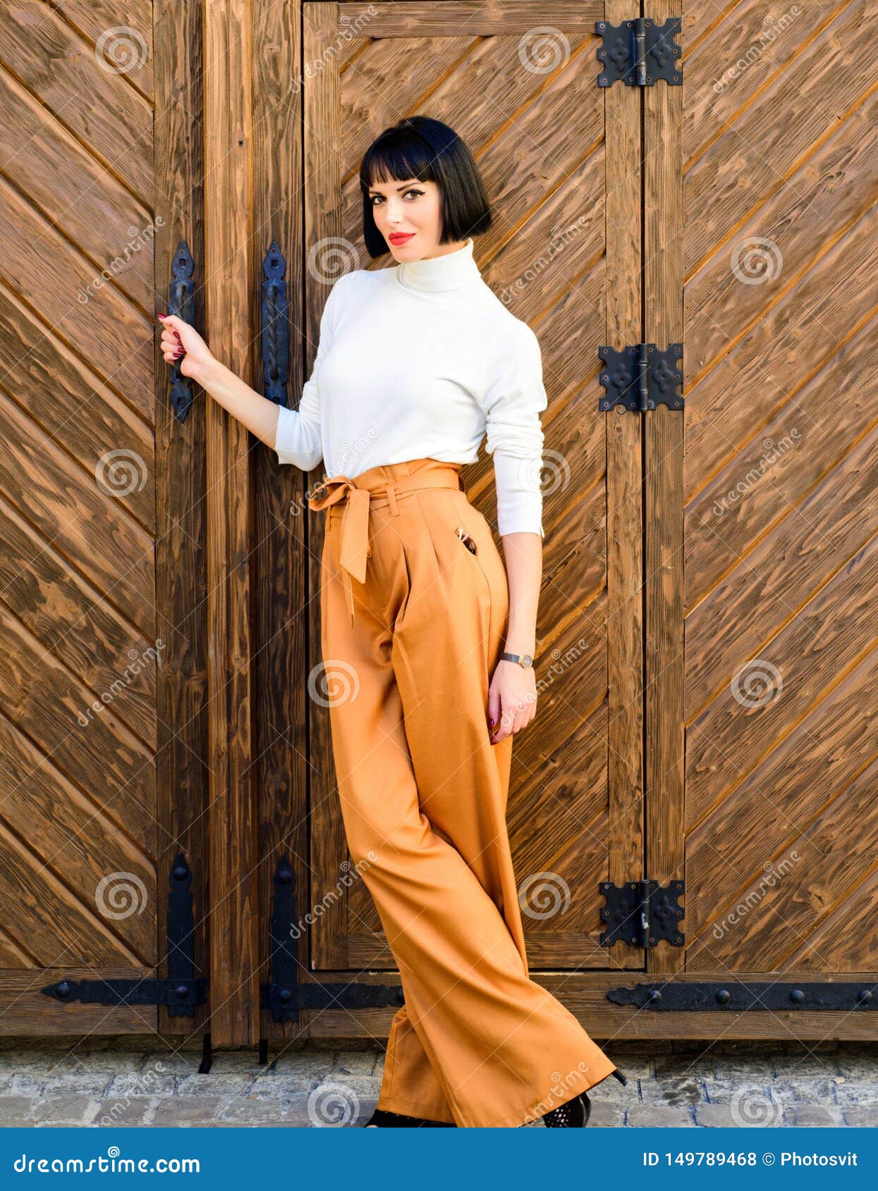 High Waisted Pants Fashion Trend. High Waisted Trousers. Woman