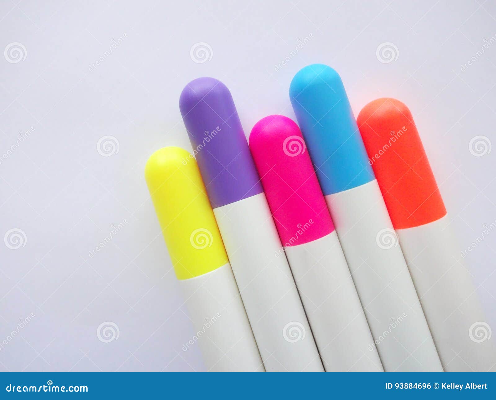 Highlighter fluorescente Pen Set. Highlighter fluorescente amarillo, púrpura, rosado, azul y anaranjado Pen Set