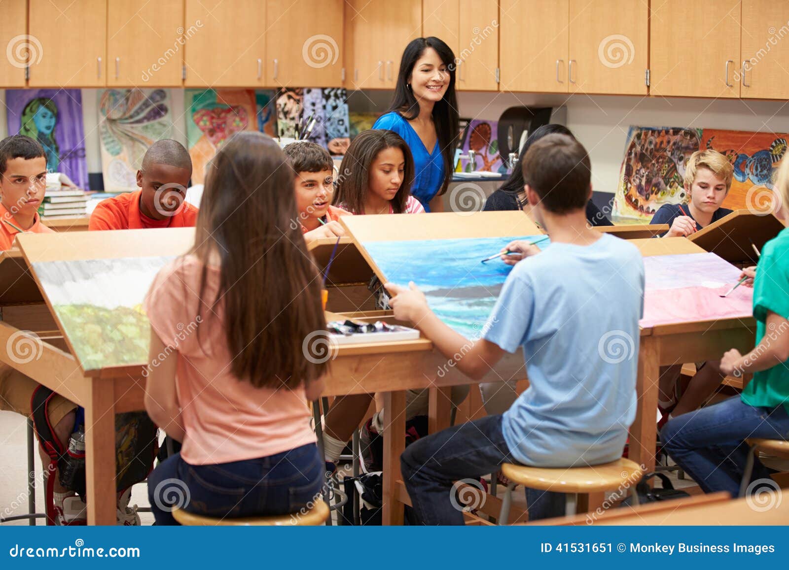 Highschool Art Class with Teacher Stockbild Bild von ethnisch