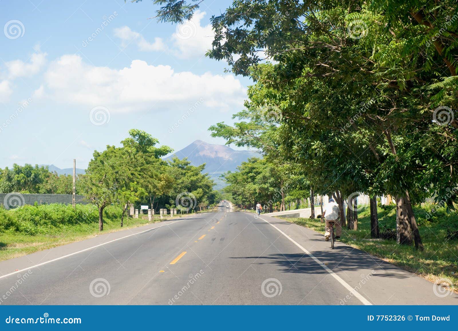 highway in leon, nicaragua