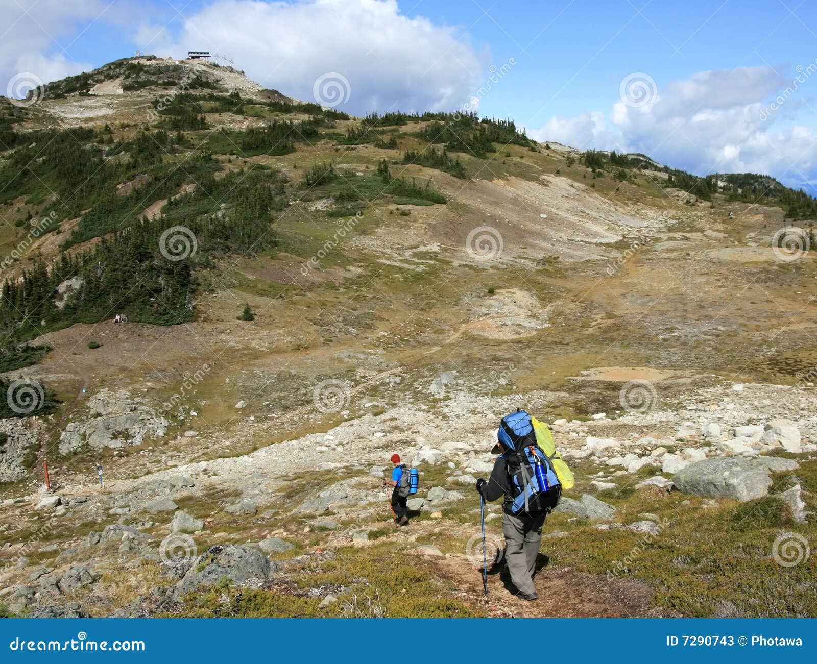 hiking towards piccola summit