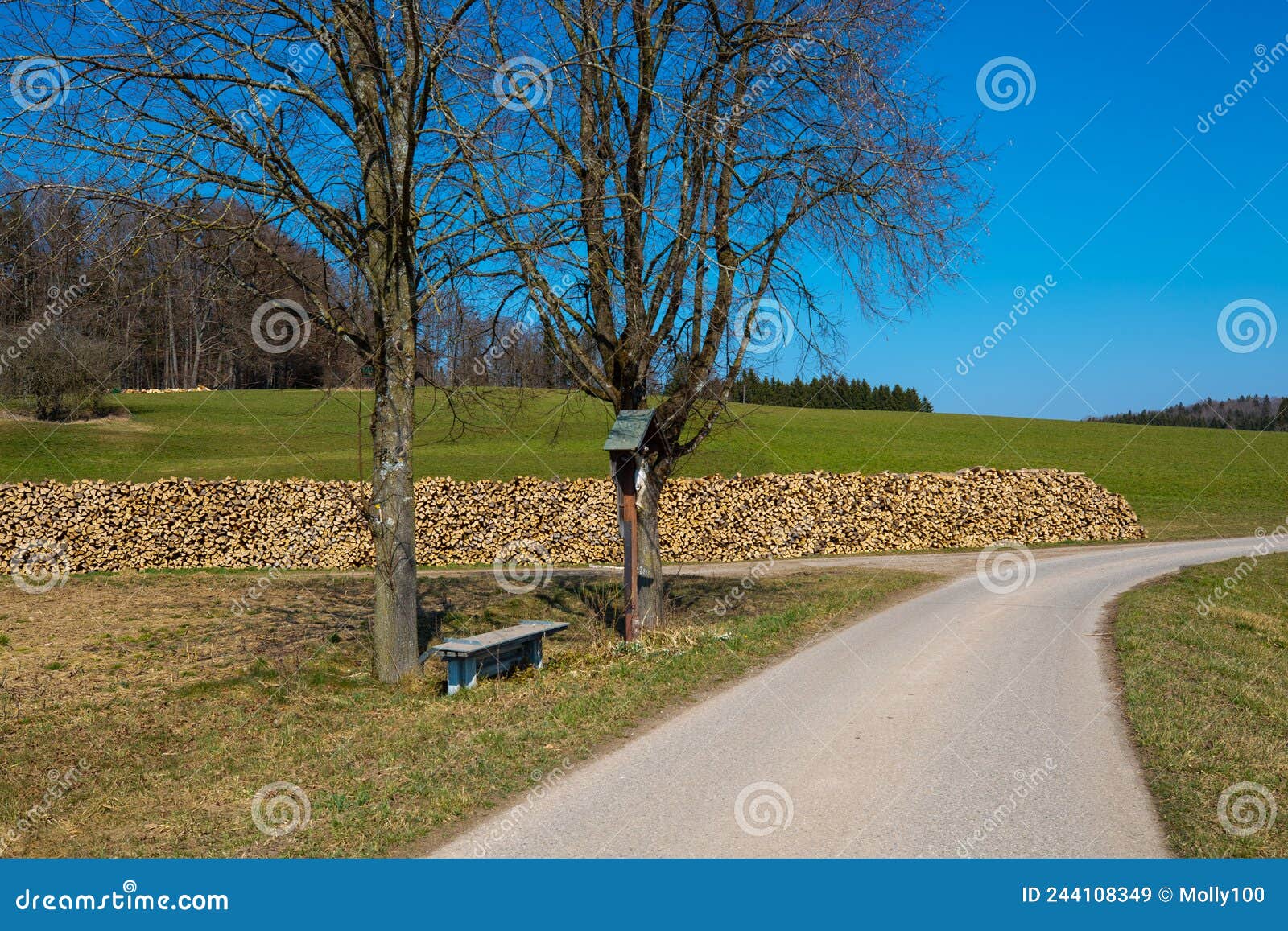 hiking trail in eberfing, tours through bavaria, tourism between weilheim and penzberg