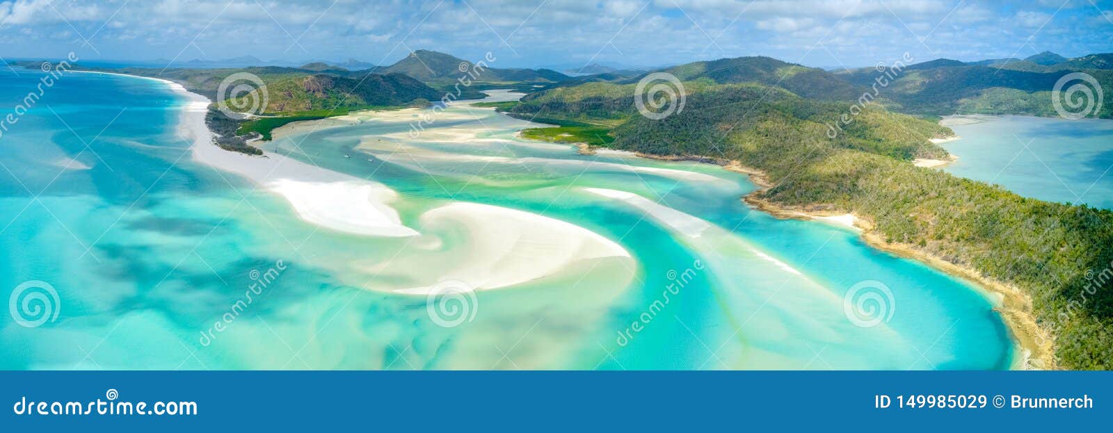 whitehaven beach on whitesunday island panorama