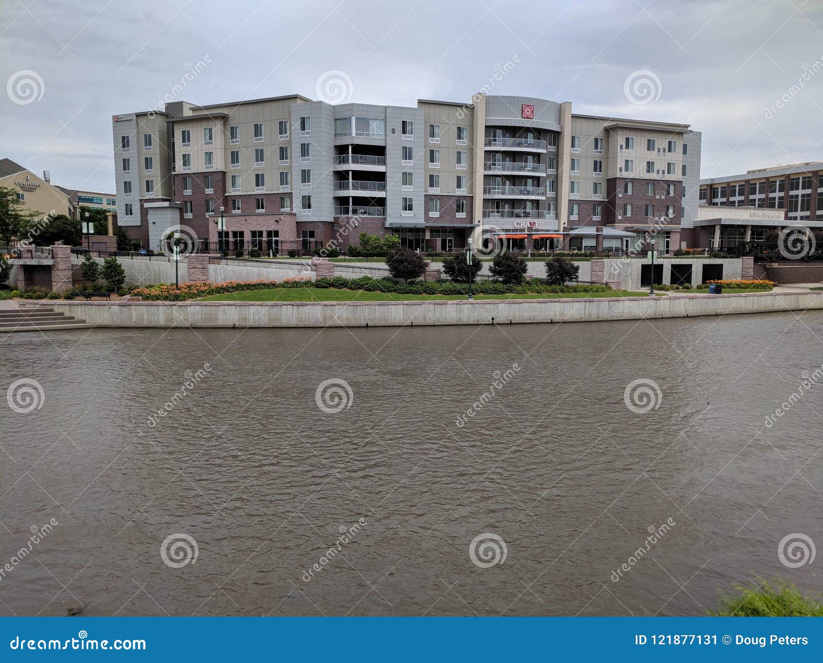 Hilton Garden Inn On The Eastside River Bank Editorial Photo