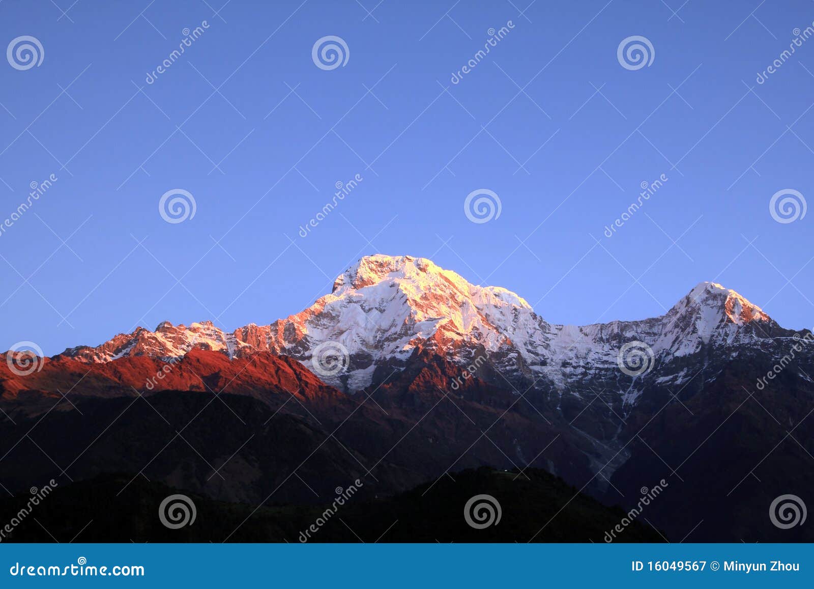 the himalaya mountain peak
