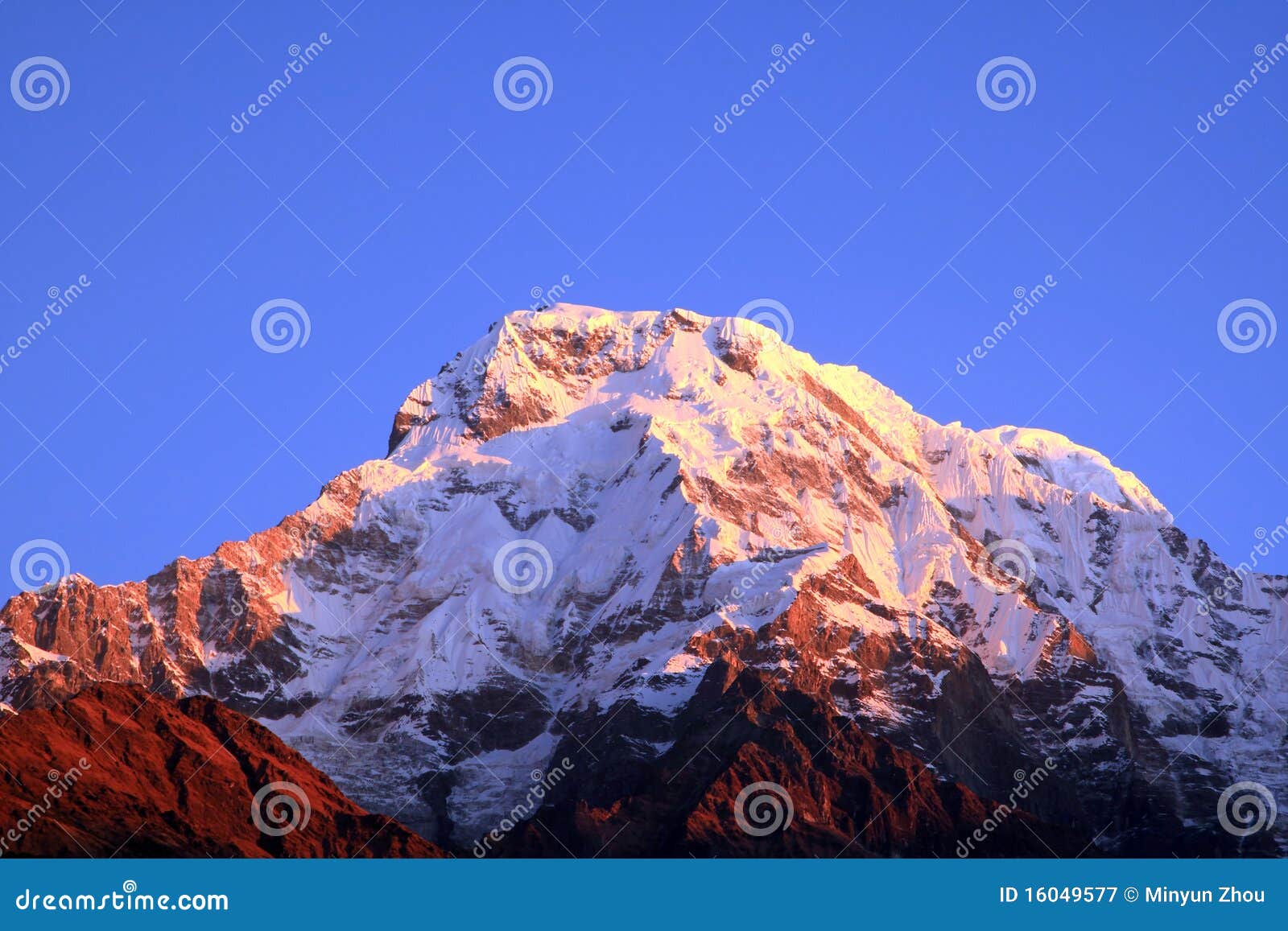 the himalaya mountain peak