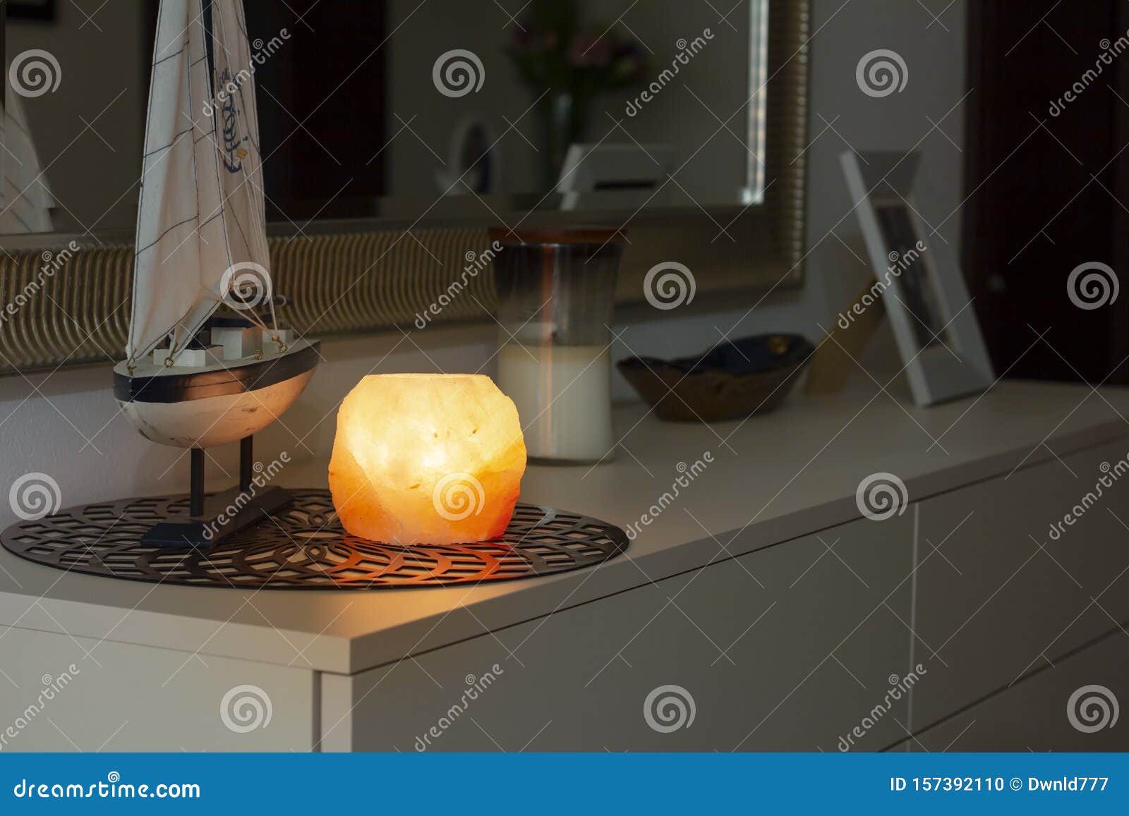 himalayan salt lamp glowing in dark