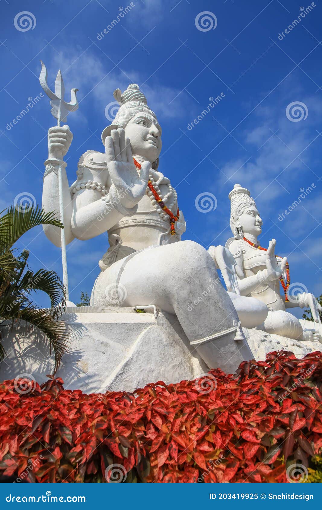 Hindu God and Goddess Lord Shiva and Parvathi Statues on ...