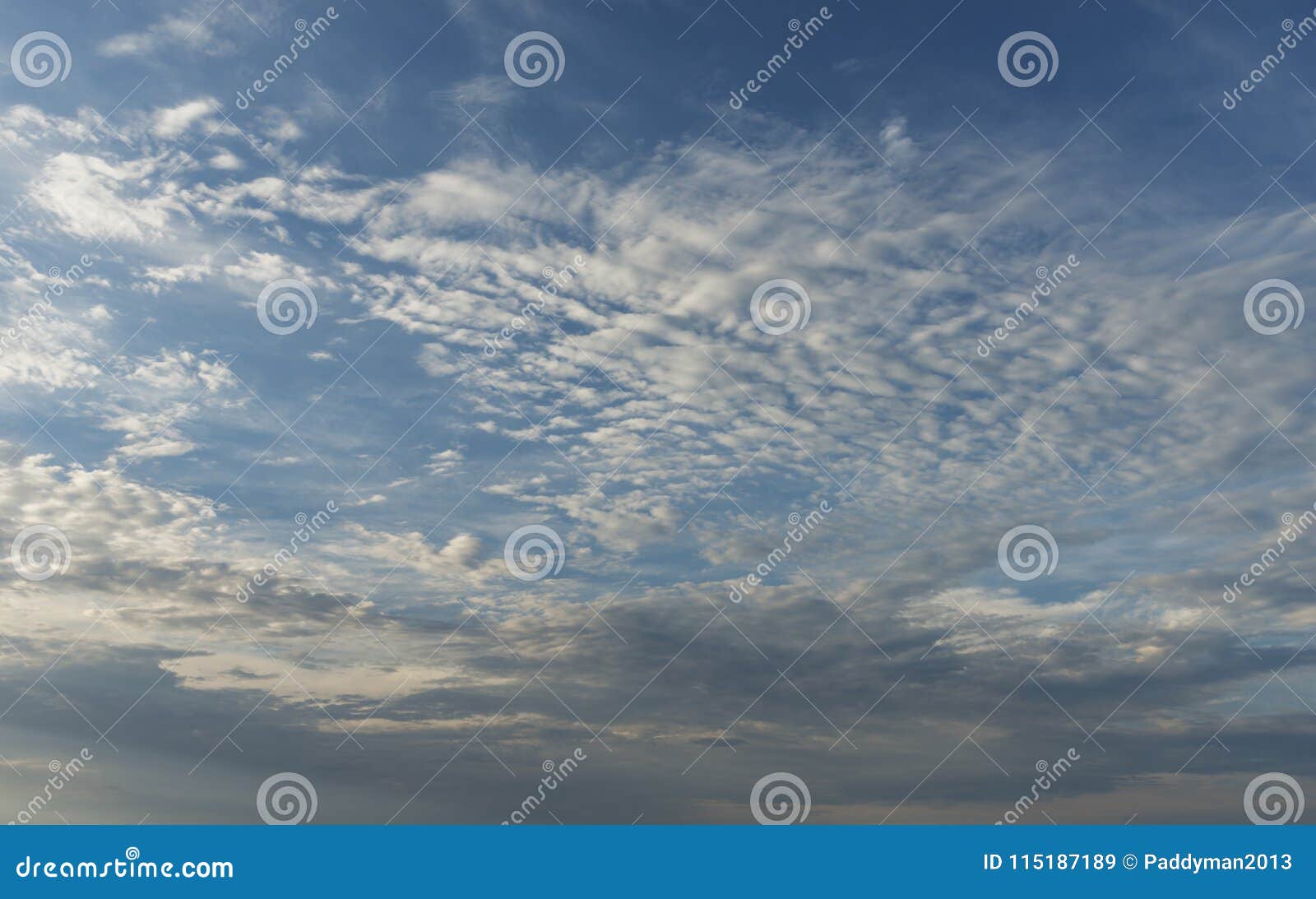 Hintergrund Des Bewolkten Himmels Oder Ersatzhimmel Im Photoshop Stockbild Bild Von Himmels Bewolkten