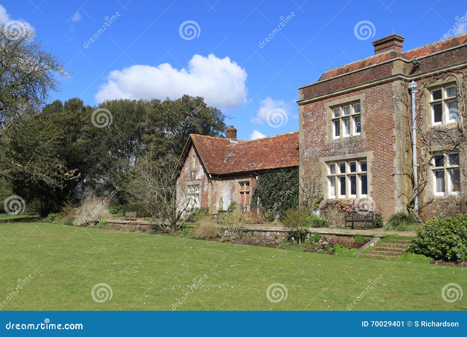 Hinton Ampner que olha para o jardim. Uma propriedade de confiança nacional perto de Arlesford Elegância Georgian recreada por Ralph Dutton