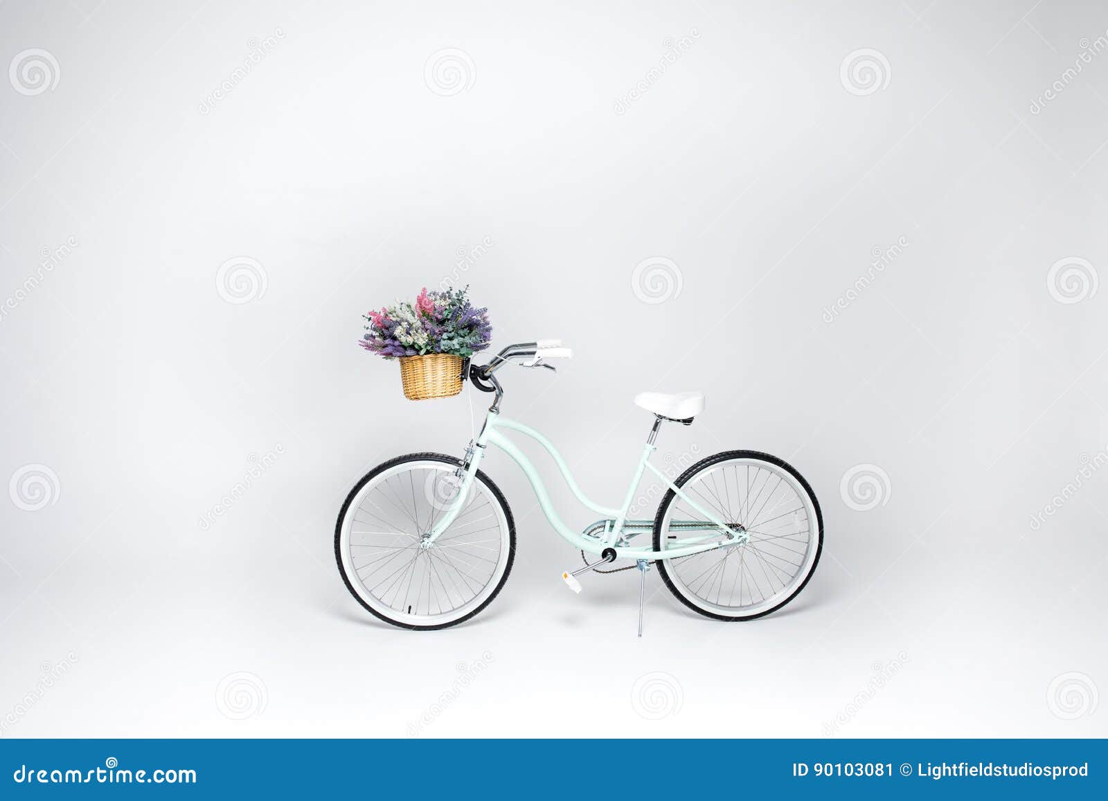fahrrad mit blumenkorb