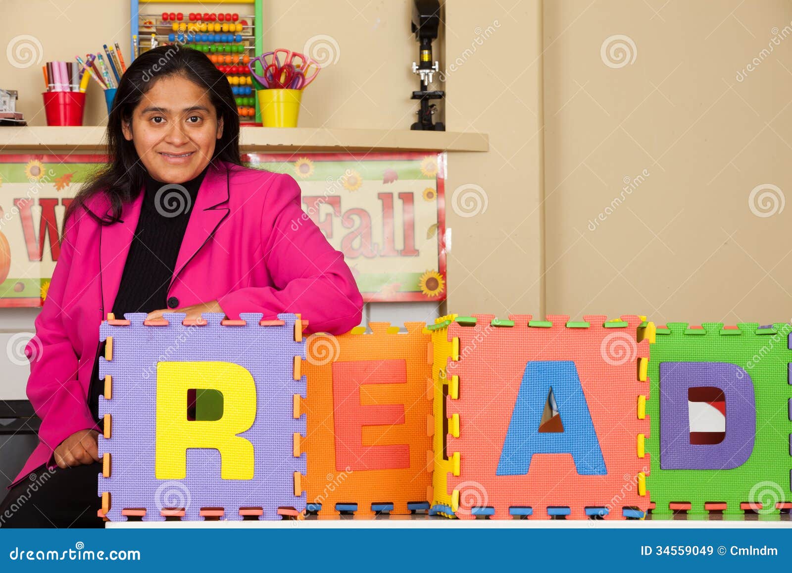 Hispanic Teacher Promoting Reading Royalty Free Stock Images Image