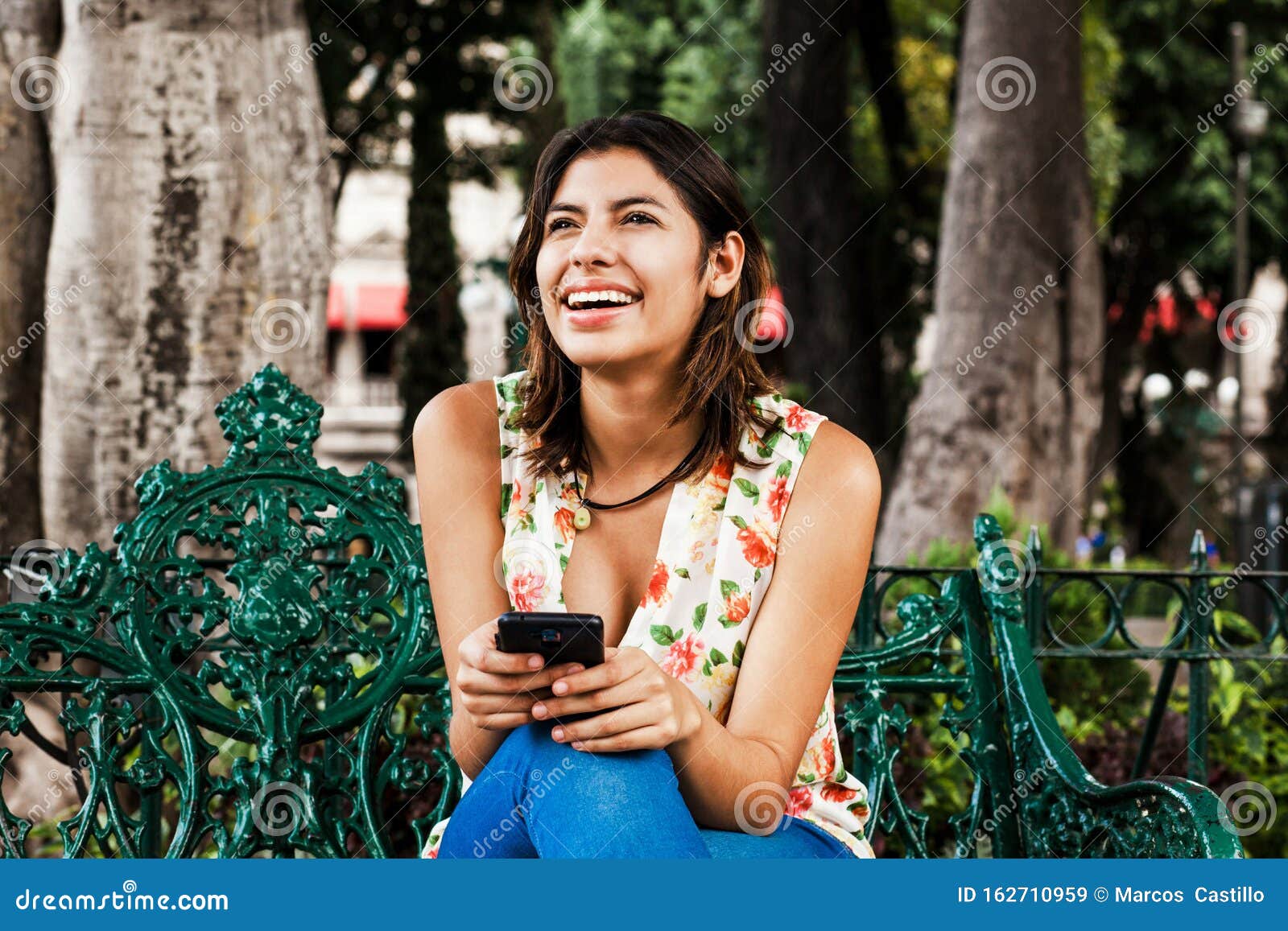 https://thumbs.dreamstime.com/z/hispanic-woman-texting-her-phone-mexican-beautiful-woman-mexico-hispanic-woman-texting-her-phone-mexican-beautiful-162710959.jpg