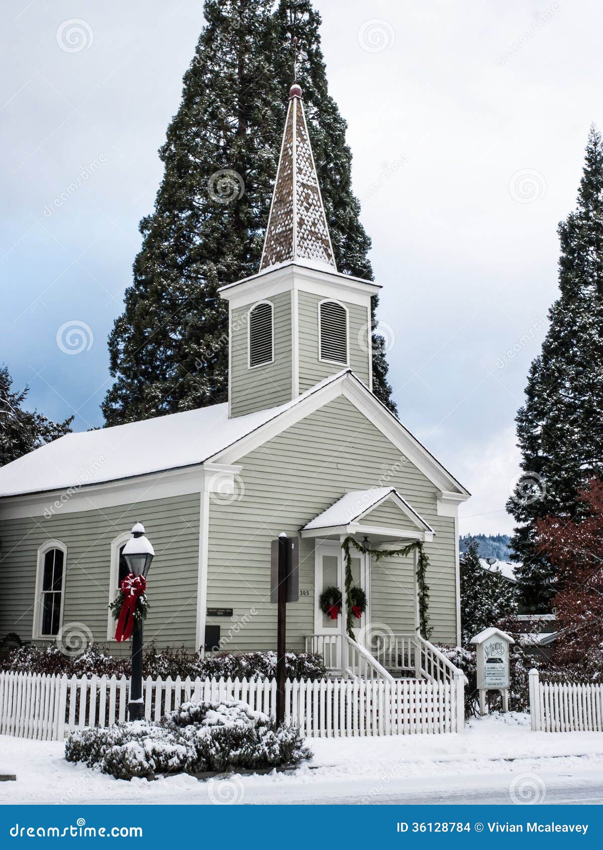 Historic Church With Snow Stock Images - Image: 36128784