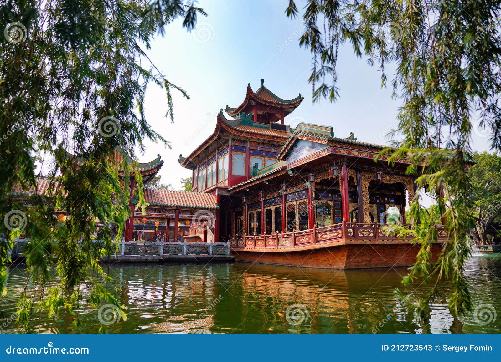 Historic Garden With Traditional Structures And Popular Water Features ...