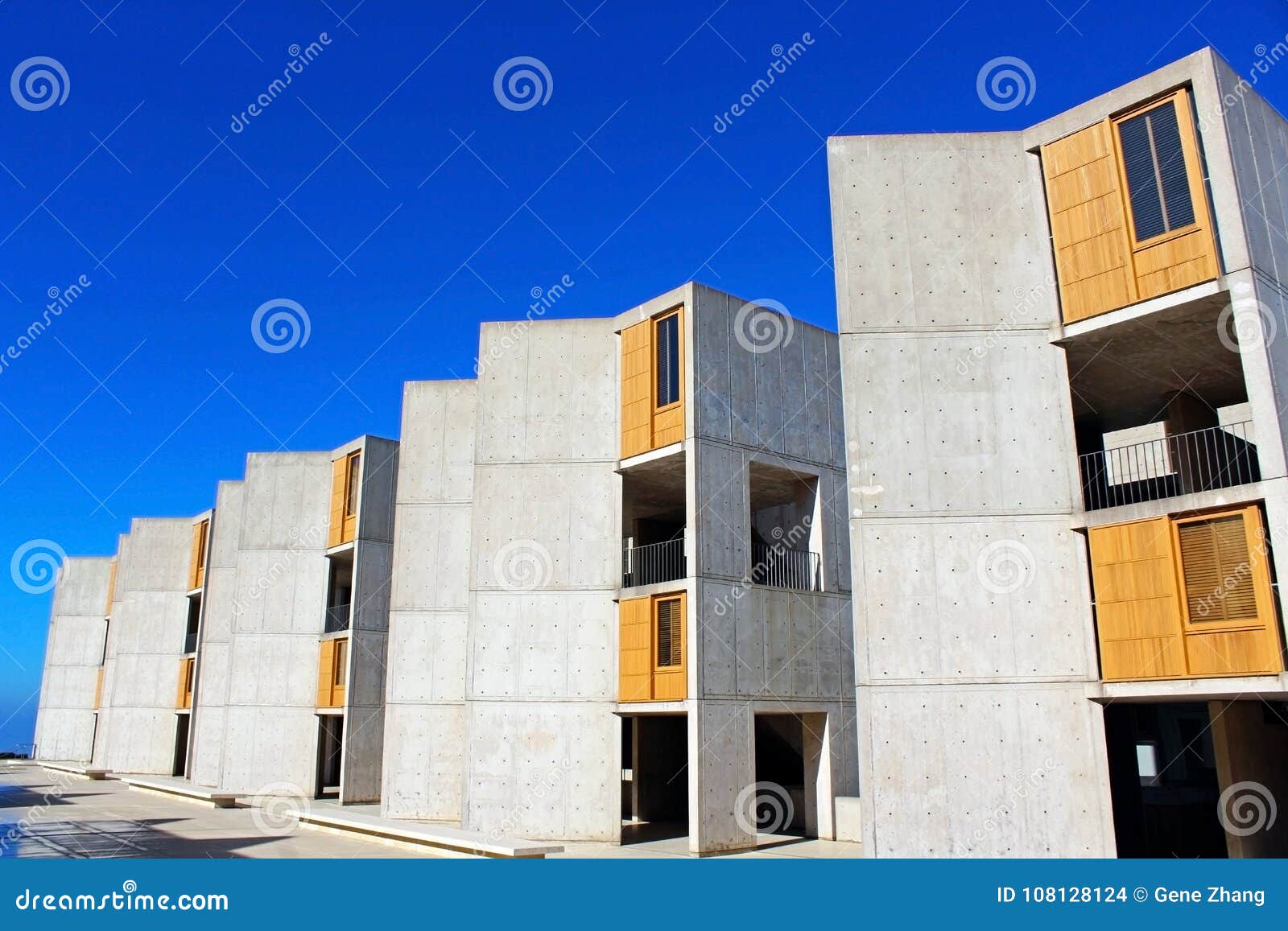 Jonas Salk and architect Louis Kahn at the Salk Institute Stock Photo -  Alamy