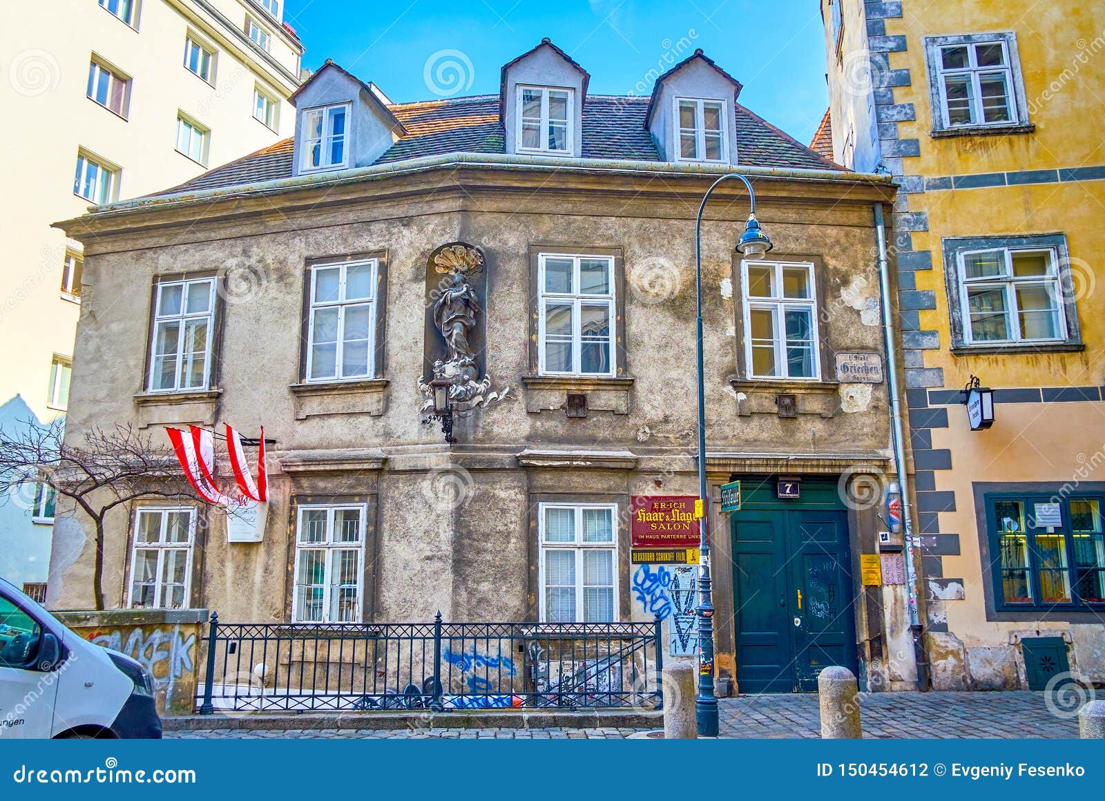 The Historical Gothic House in Old Vienna, Austria Editorial Photography -  Image of architecture, medieval: 150454612