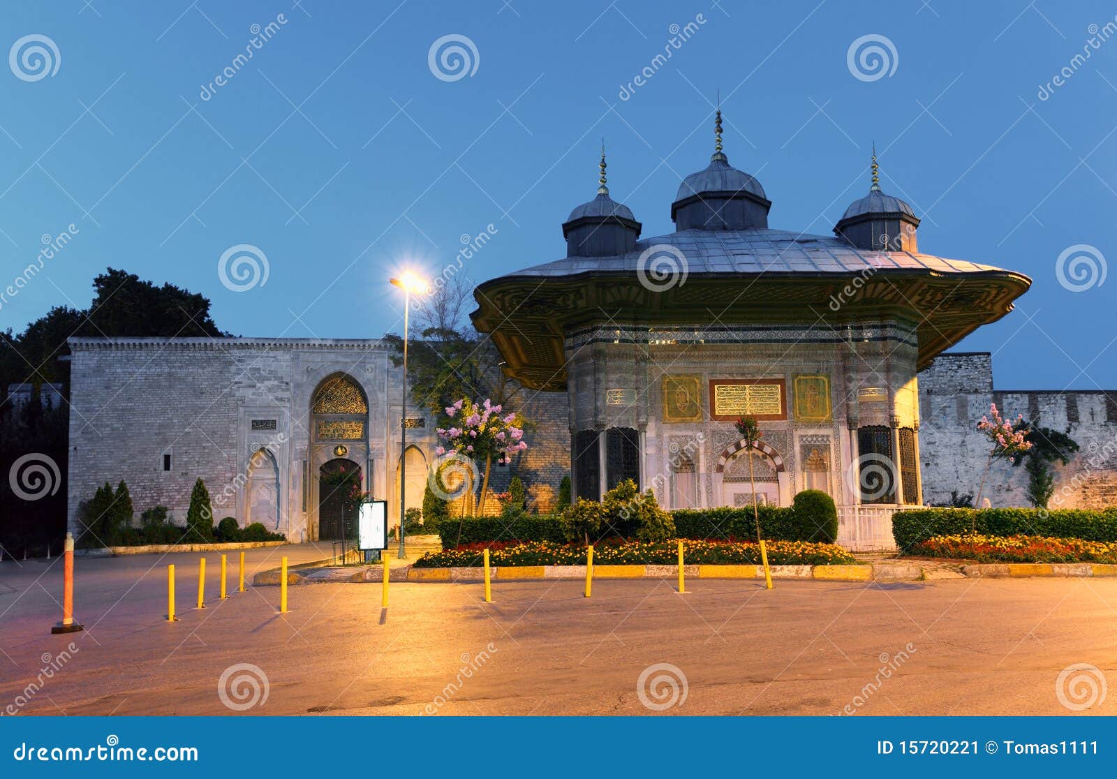 historical topkapi palace in istanbul