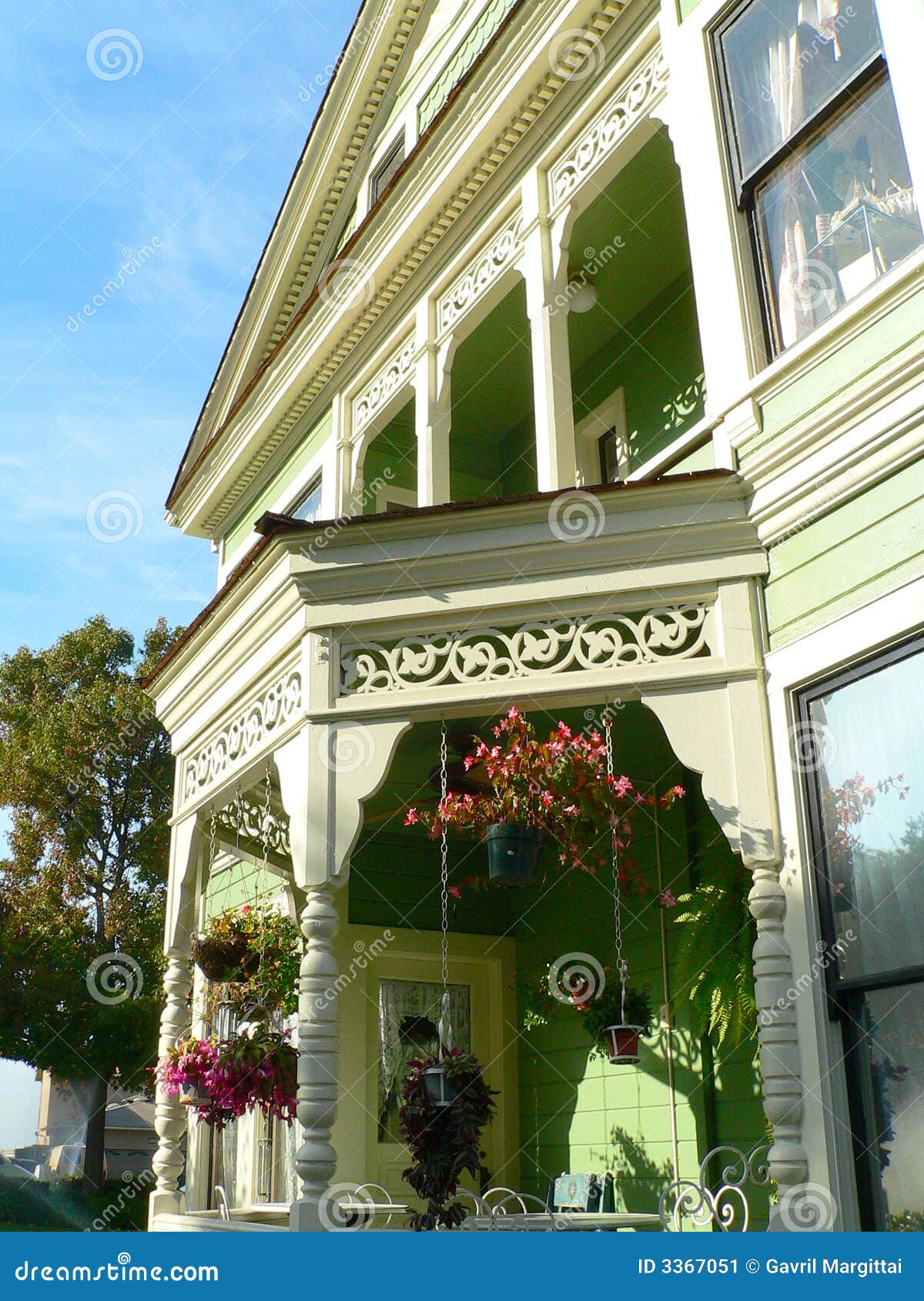 Historisches Haus Mit Balkon Stockbild Bild von viktorianisch