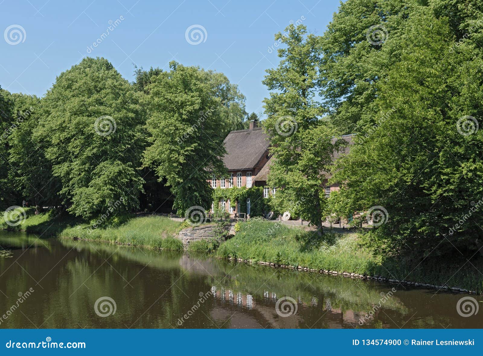 Historisches Schlossmuhle Ahrensburg Redaktionelles Bild Bild Von Schlossmuhle Ahrensburg 134574900