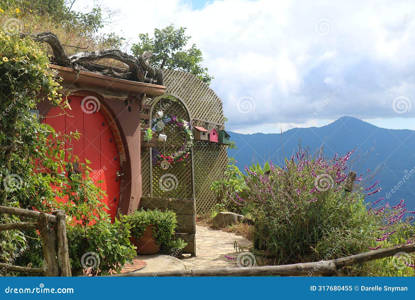 hobbit hole at hobbitenango guatemala