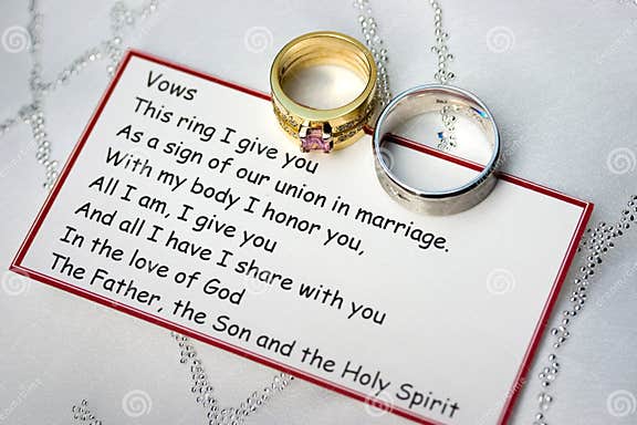Hochzeitsringe Und versprechen Auf Einer Karte Stockbild Bild von