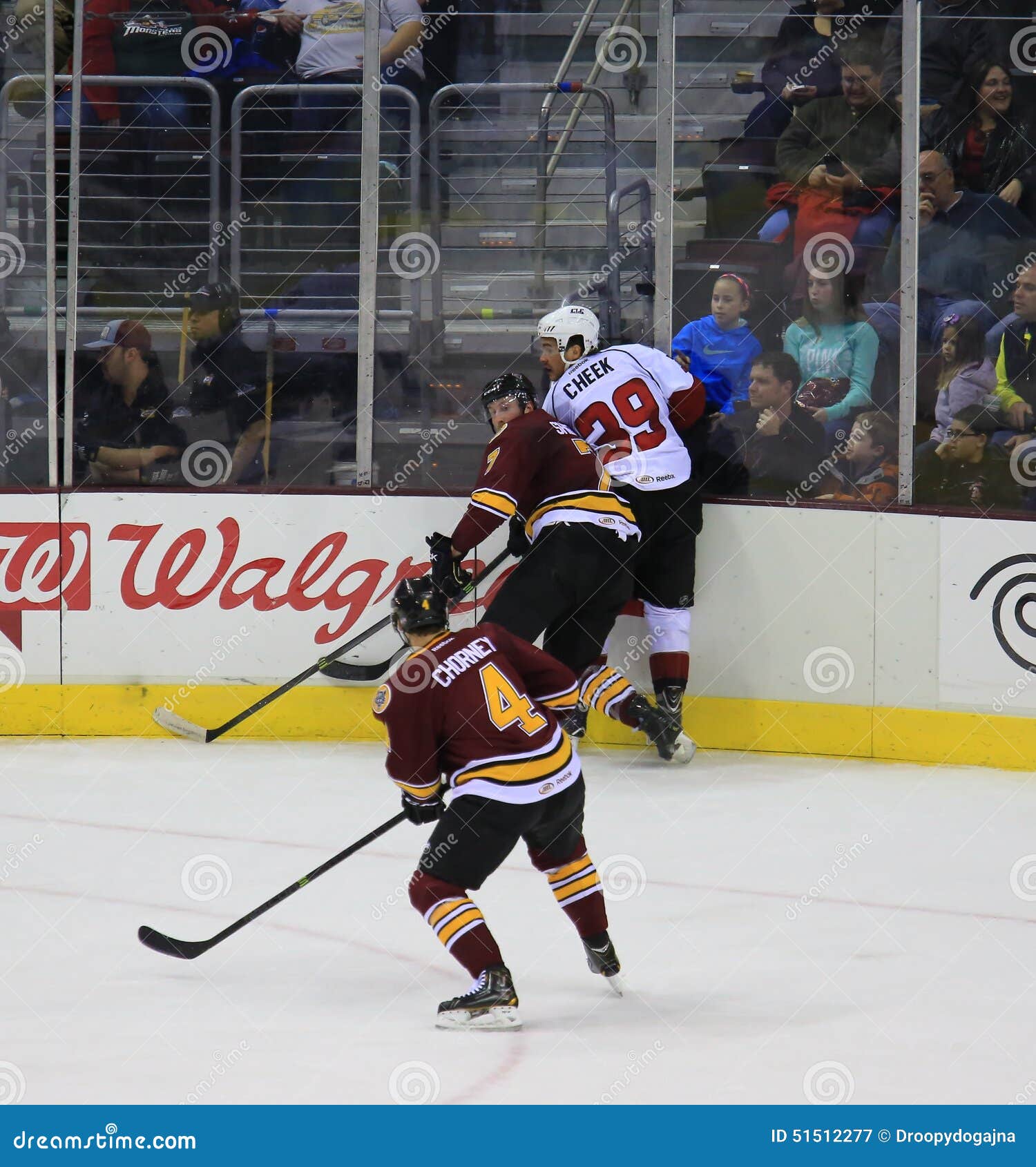 Hockey player in the wall editorial photography. Image of crease 51512277