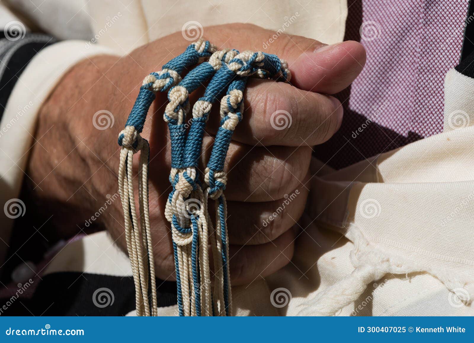 Holding Techelet Blue Tzitzit Strings during Jewish Prayer Stock Image Image of corner techelet 300407025