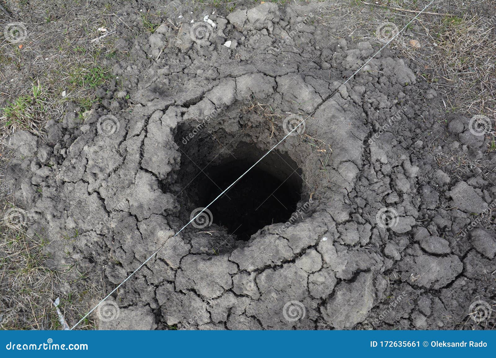 the hole in the ground download the hole in the ground download