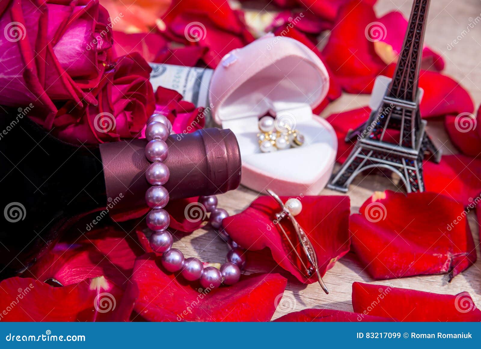 Eiffel Tower Key Ring - Paris Souvenir – Flavors of France