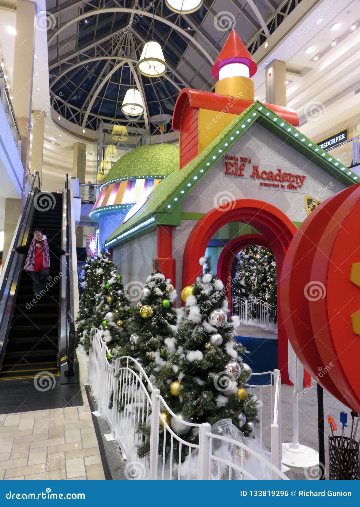 Holiday Elf Academy at a Shopping Mall in Virginia Editorial Photo ...