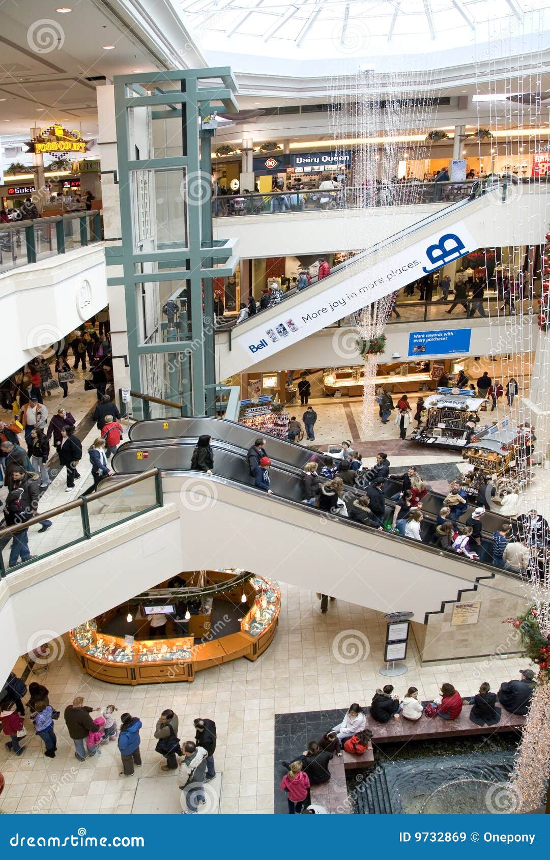 Holiday Mall Shopping editorial stock image. Image of nova - 9732869