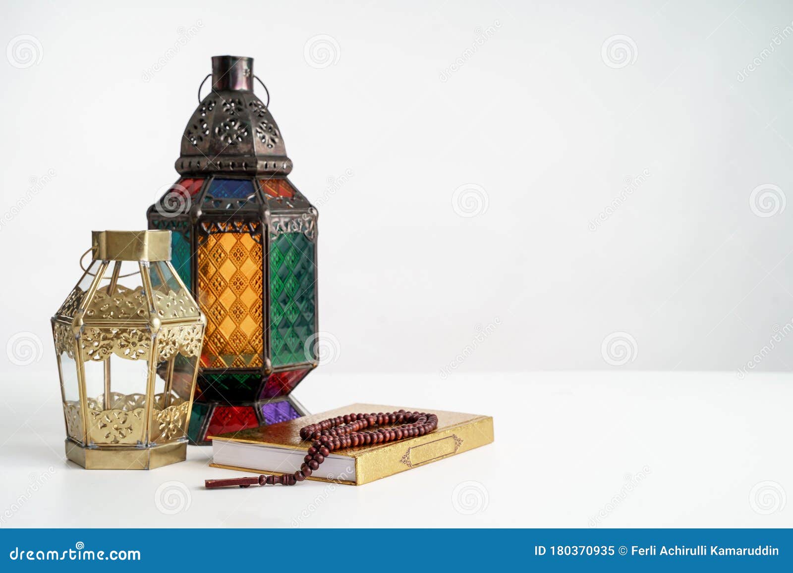 holy quran and arabic lantern background