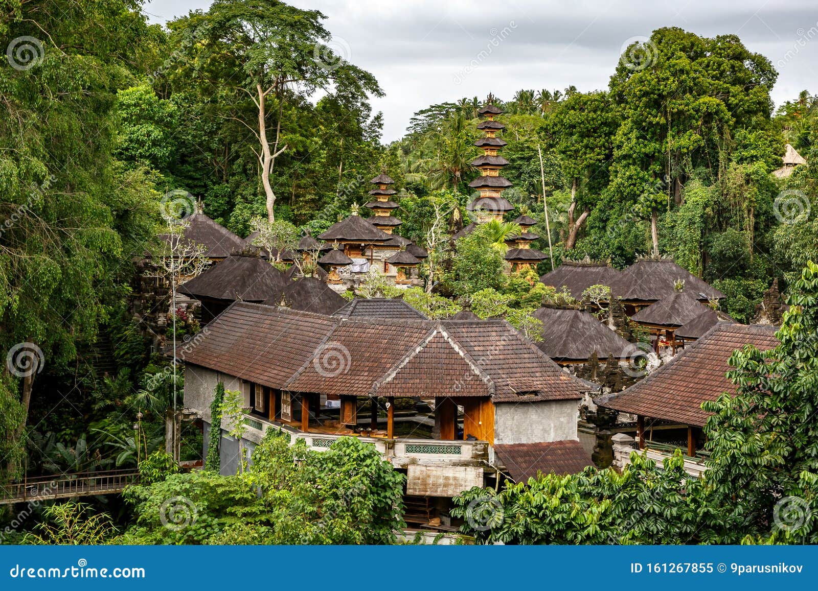 Holztempel Im Dschungel Der Insel Bali Stockbild Bild Von Bali Insel