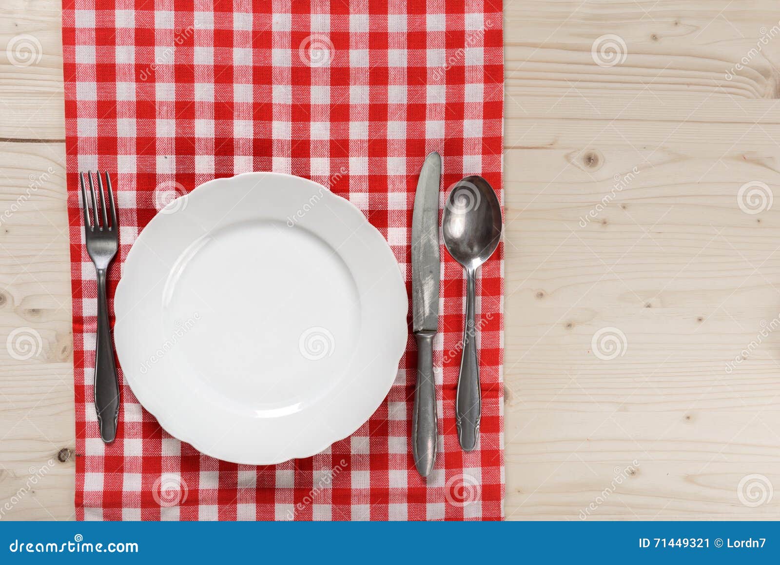 Holztisch Mit Karierter Roter Tischdecken Platte Messer